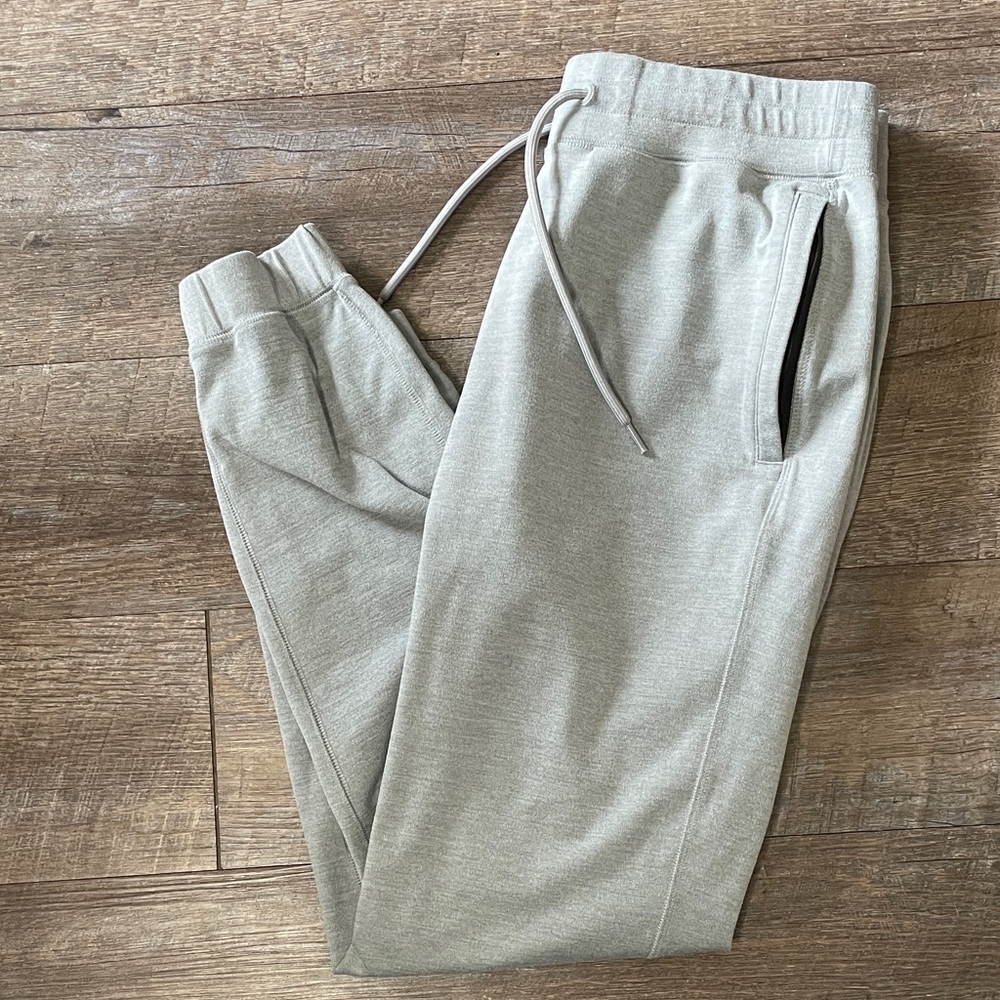 Gilly Hicks Light Gray Sweatpants Joggers